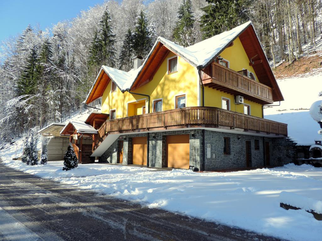 Apartments Gatej Cerkno Esterno foto
